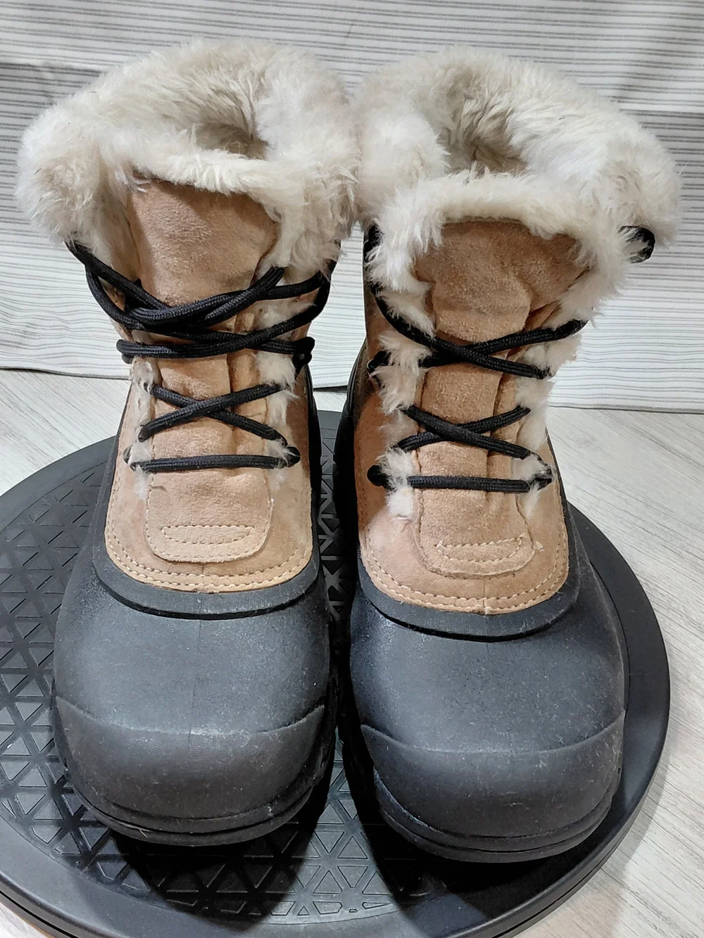Sorel Women's Snow Angel Tan and Black Waterproof Winter Snow Boots SIZE 8